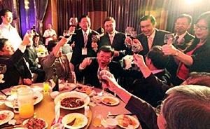 馬英九逐桌敬酒300大陸臺(tái)商：不要天使化大陸