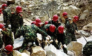 川藏線(xiàn)通車(chē)60年：在建成、養(yǎng)護(hù)和保持暢通中幾十人獻(xiàn)出生命