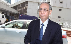 香港前政務(wù)司長許仕仁涉貪出庭，5年花200多萬買唱片
