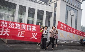 獨家|18年前阜陽殺人疑案再審，關(guān)鍵證人當(dāng)庭控訴遭脅迫作偽證