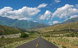 新疆霍尔果斯市正式挂牌，城市基础设施建设全面启动