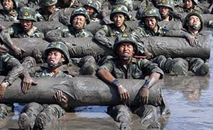 沼澤泥地扛圓木，上海武警四晝夜“魔鬼”特訓(xùn)錘煉反恐精兵