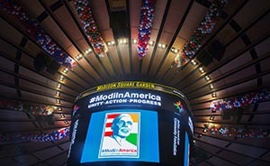 莫迪纽约演讲受到摇滚巨星待遇，18500名印裔美国人现场聆听