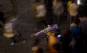 上海国庆期间每日出动逾万警力，125支特种机动队街面执勤