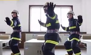 军网国庆前发布士兵版小苹果，网友惊呼“兵哥哥也这么萌”