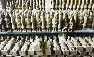 西安一女子制作20多年兵馬俑仿制品，數(shù)量超過20萬個