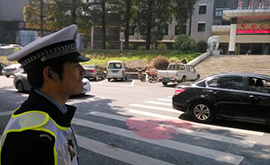 井岡山交警的黃金周：制服淋濕堅持站崗，“站著站著就干了”