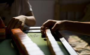 18歲打工妹杭州群租房內(nèi)遇害，男租客行兇劫財后搓麻將