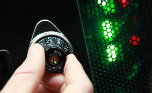 英国出台新法，恶意将他人裸照上传网络最高可判14年！