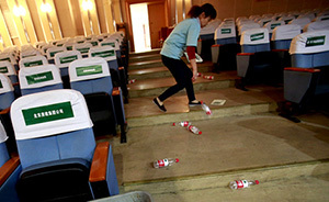 湖北舉辦生態(tài)論壇言必稱綠色低碳，會(huì)后留下一地礦泉水瓶