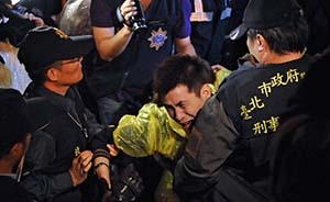 臺灣當(dāng)局夸口民主堪為大陸范例，臺媒質(zhì)疑：要人家學(xué)什么？