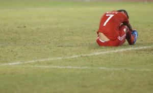 國(guó)青輸球教練場(chǎng)邊爆粗，男足各級(jí)球隊(duì)10年無(wú)緣世界大賽