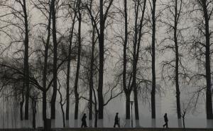 北京馬拉松組委會稱無人退賽，提醒參賽者盡量用鼻子呼吸