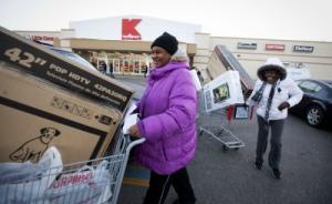 看美国商人如何钻法律空子：1美元的东西让穷人花3美元去买