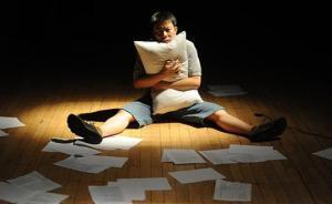 劇評|三小時的《枕頭人》想表達(dá)的是故事還是暗示？