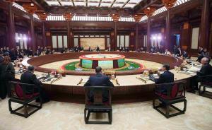 APEC領導人簽字筆來自英雄鋼筆廠，請柬印有謝稚柳的國畫