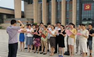 政協(xié)民族宗教委主任朱維群：有人想向中國共產(chǎn)黨“傳教”