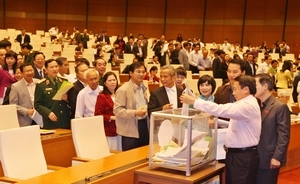 越南第二次國會信任投票50高官過關(guān)：衛(wèi)生部長差評票最多