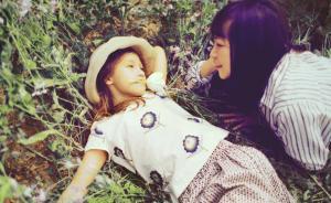 女兒5歲開始往地下扔書，虹影只好自己為女兒寫小說(shuō)