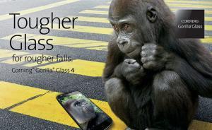 你的手機(jī)屏耐摔了！康寧推出第四代“大猩猩”對(duì)抗藍(lán)寶石