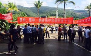 西雙版納旅游局長批旅游黑幕，旅游協(xié)會拉橫幅上街要罷免局長