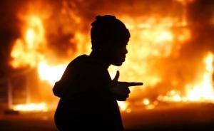 槍、黑人、權(quán)力：在弗格森小鎮(zhèn)的“美國問題”