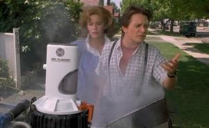 2015年到了，《回到未来》说好的自动遛狗机器人呢