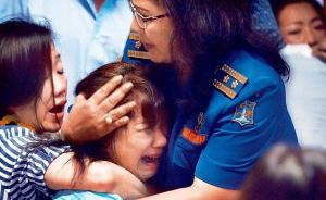 三具亞航遇難者遺體手拉手，打撈地天氣惡劣相關(guān)搜救暫停