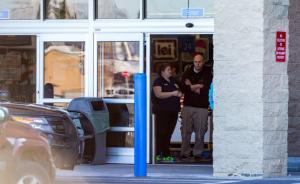 美国两岁男童超市玩枪误杀母亲，今年已发生多起儿童触枪悲剧