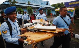 印尼搜救隊發(fā)現(xiàn)并確認(rèn)亞航失事客機(jī)兩塊主體殘骸