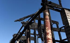 云南被烧毁古城楼违规变身茶馆，新华社：到底谁拍的板？