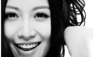 记者拍遗容惹争议，深圳晚报凌晨发声明向姚贝娜亲属致歉