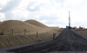 硬扛不行了！鐵礦石巨頭必和必拓年中將關(guān)閉四成美國頁巖油井