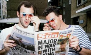 純屬瞎猜！《太陽報》第三版的半裸女郎又回來了！