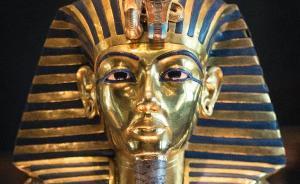 法老图坦卡蒙黄金面具的胡子，到底怎么了？