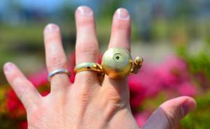 包包太贵，香水太俗？情人节可以送这些给爱跑步的TA