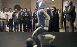 早安，全世界都在看↑ 波羅申科回頭一瞥，普京在他身后