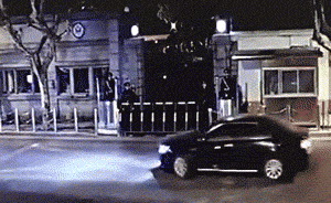 獨(dú)家|照片還原轎車沖撞美駐滬總領(lǐng)館現(xiàn)場，哨兵攔車被撞昏