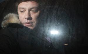 曾被视为叶利钦接班人的涅姆佐夫遇刺，俄政府称有人离间