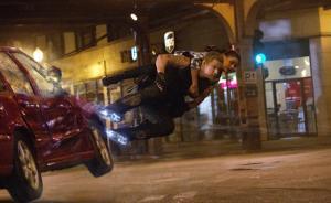 《木星上行》：霸道女王爱上狗，滑板鞋拯救宇宙