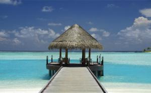 中國(guó)姐妹馬爾代夫海中游泳：一人被海潮卷走，一人施救時(shí)溺亡