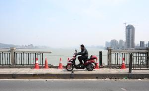 “橋堅(jiān)強(qiáng)”受傷了：78歲杭州錢塘江大橋部分欄桿被車撞毀