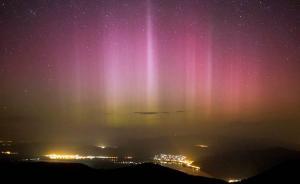 直擊|罕見極光大規(guī)模爆發(fā)：浪漫粉色天空，全球多地可見