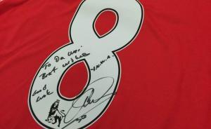 “你永遠(yuǎn)不會(huì)獨(dú)行”，安菲爾德為中國(guó)癱瘓球迷高歌