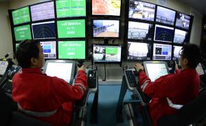 直擊| 中海油水下機器人將國旗插入南海近3000米深海底