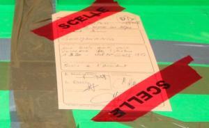 德翼空难|为什么会有一名飞行员被锁在驾驶舱外？