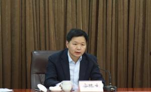 安路生任上海閘北區(qū)委書記，曾在鐵路系統(tǒng)工作近30年