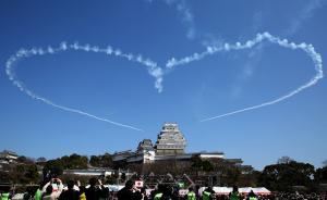 早安，全世界都在看↑媒体要站好位置也要保持距离 