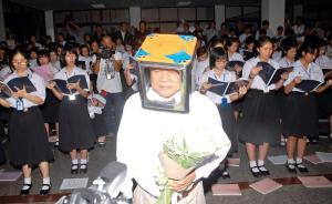 戒嚴(yán)令走了，“獨(dú)裁令”來了，泰國(guó)人還是甩不掉“鐵盒子”