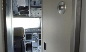 德翼一机长起飞前当面安抚乘客：我热爱工作，让你们看到我